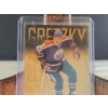Image 9 : Wayne Gretzky Hat Trick! Action Figure, Upper Deck Trading Card and LA Kings Jersey Size M