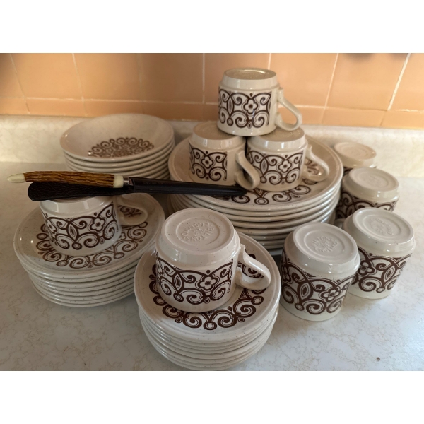 Vintage Bilton's Celtic Rose Dish Set - 8 Settings