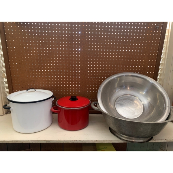 Vintage Enamel Pots, vintage bread bowls 