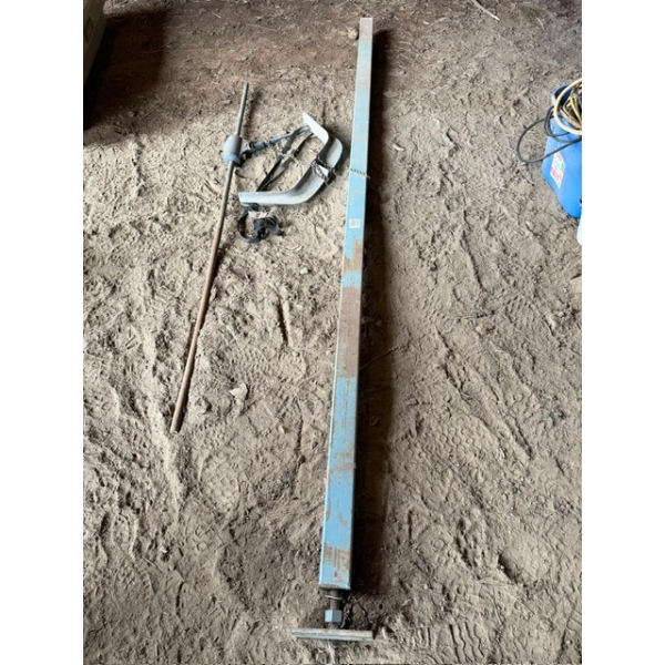 Calf puller, metal Post