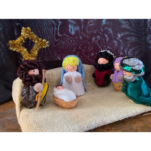 Nutty Nativity Scene 9L