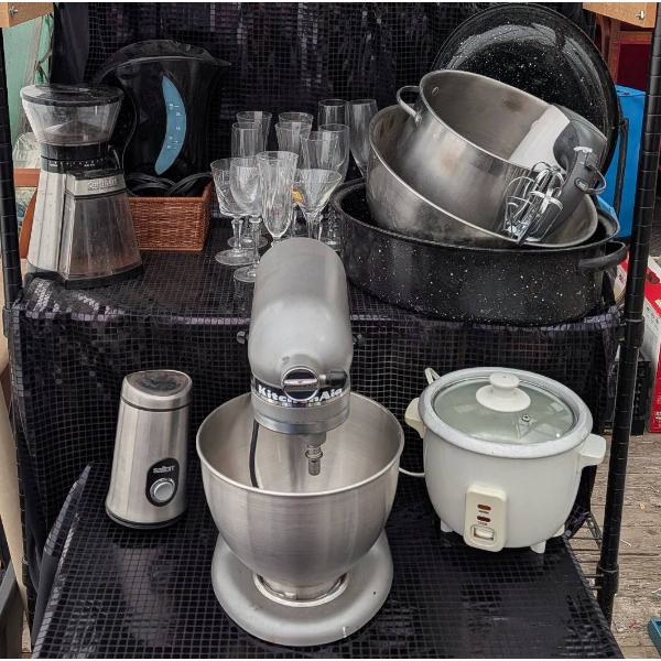 KitchenAid Classic Mixer Plus Additional Kitchen Items