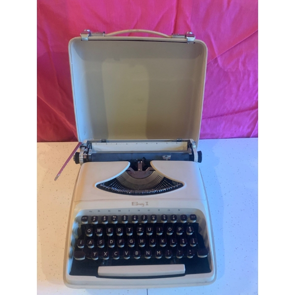 Vintage Envoy 11 Typewriter with Case