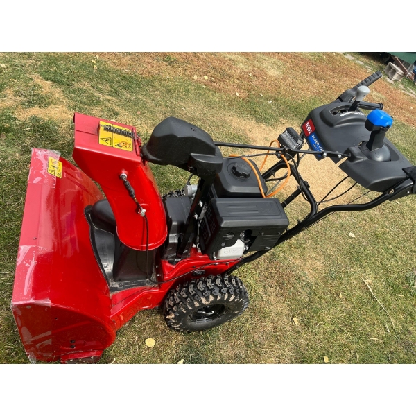  Toro Power Max 826 OAE snowblower like new 252 cc engine with electric start originally $2500