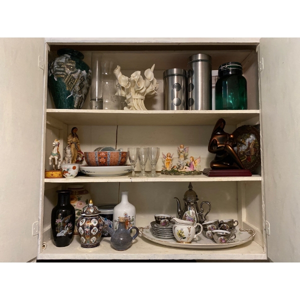 Collection of Decorative China, vases, and Figurines
