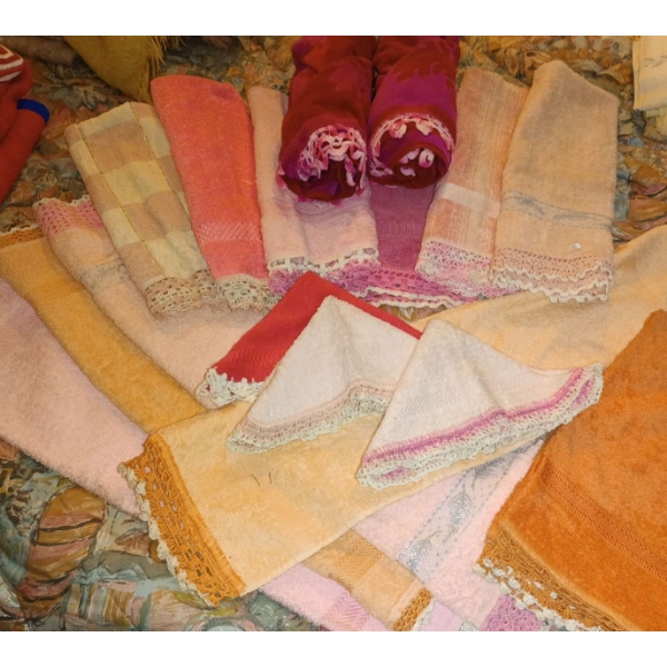 Bundle Of Vintage Towels w/ Embroidery Borders