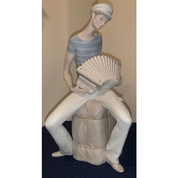 LLADRO Porcelain Accordion Player Sculpture  - 6W, 6D, 15T