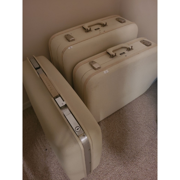 Vintage Hard Shell Luggage- No Keys: 1 Samsonite 21 W, 6 D, 16 T , 2 Christie Baggage