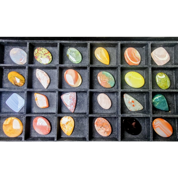 Assorted Minerals Parcel (24 stones, 40×30×6 mm avg.)