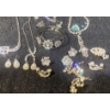 Image 7 : Vintage Jewellery & Purses