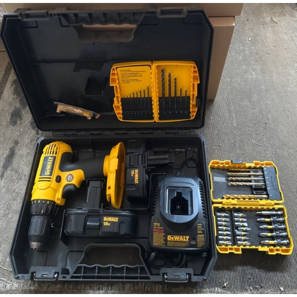 DeWalt 18V Driver w/ 2 Batteries Charging Dock & 2 Sets Of DeWalt Drill Accessories