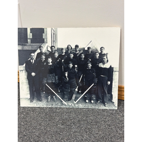 Hockey-Themed Prints and Memorabilia Featuring Players and Teams