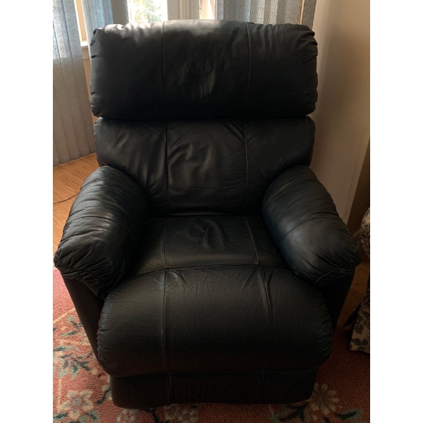 Leather Recliner (35W, 43D, 45T)