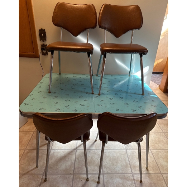 Six Chaired Vintage Kitchen Table w/design with 2 leafs - Seats 6 comfortably.
