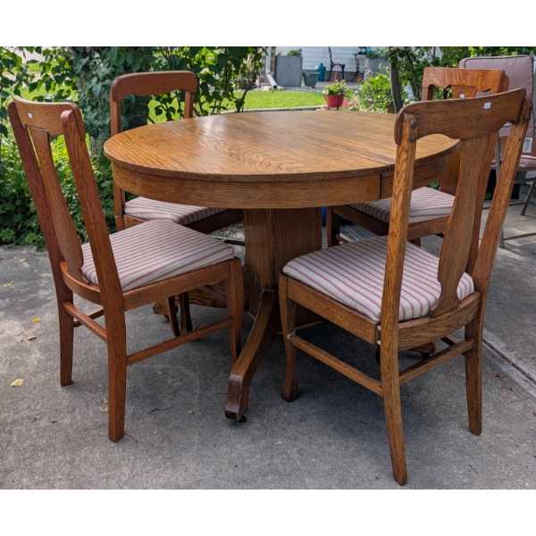 Rare Pine 5 Piece Dinette Set With Table and Four Chairs