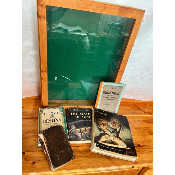 Wooden shadowbox with green felt in Lionel chaparral 6 June and novel of World War II the path of de