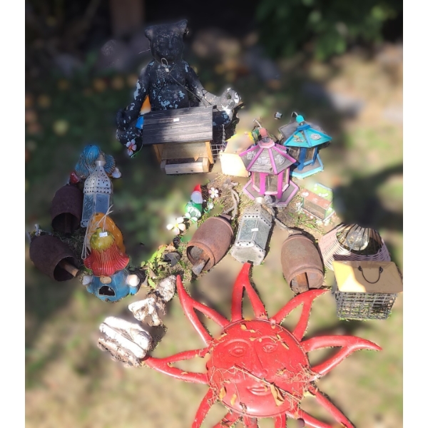 Assorted Garden Decor, Birdhouses