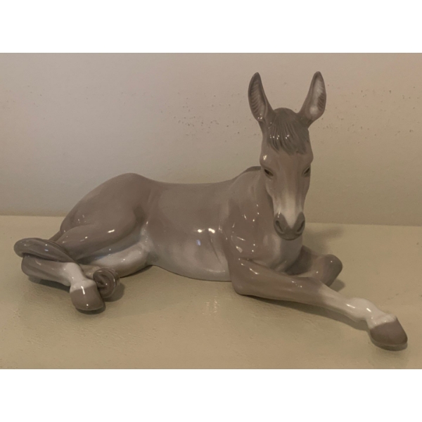 LLADRO Porcelain Resting Donkey 8L Animal Farm
