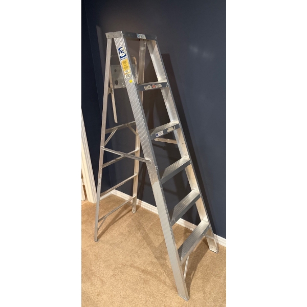 Reynolds Medium Duty Aluminum Ladder, 5 Rung 
