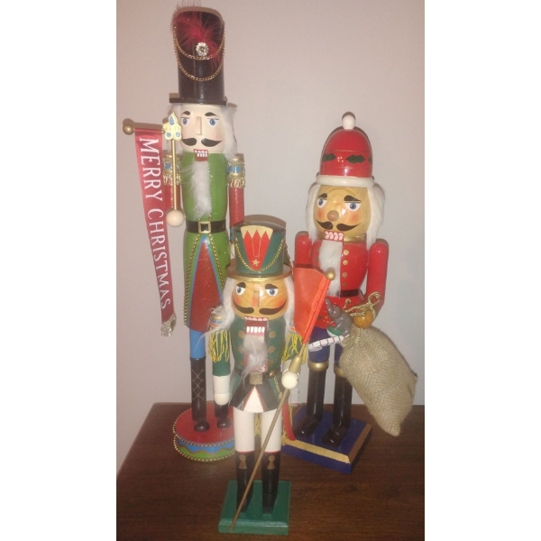 Holiday Nutcracker Trio - Santa Top Hat & More 24T
