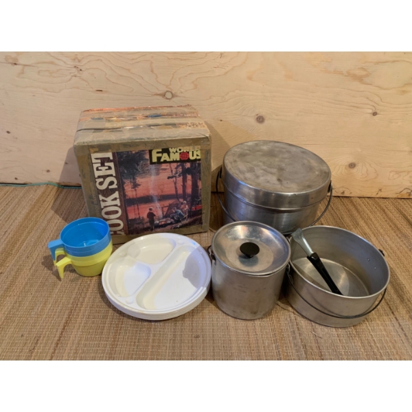 Vintage Camping Cook Set, Pots, Plates and Cups all fit nicely into one container