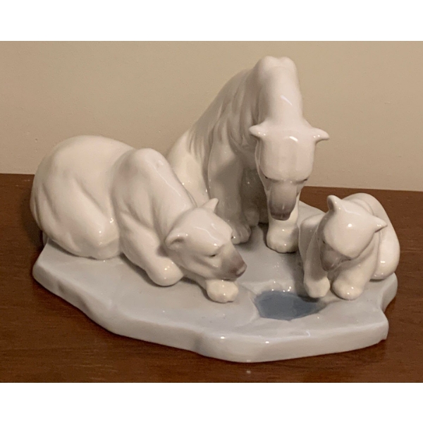 LLADRO Porcelain "Polar Bear Tribe' 4W