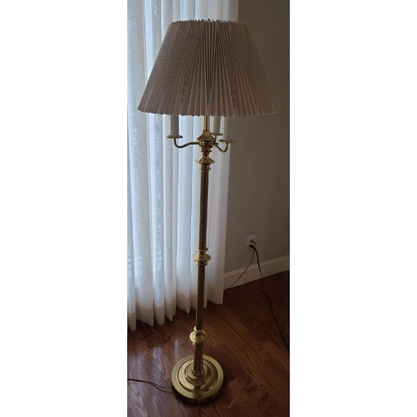 Lovely Vintage Brass Lamp - 61T 