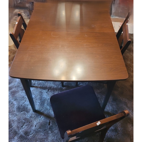 Dining Table with Removable Leaf and 4 Chairs 46 W, 36 D, 30 T Without Leaf 