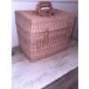 Image 3 : Rustic Back Door Bench with Storage and Two Wicker Baskets