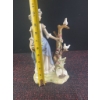 Image 4 : Tengra Porcelain Figurine Lady with Doves and Flowers 10.5"