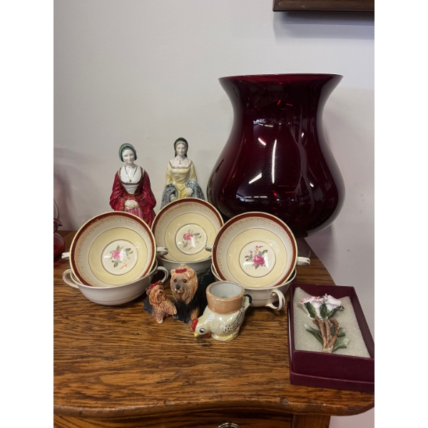 Beautiful Johnson Brothers "Pareek" pattern cups, porcelain figurines from the Coalport "The Royal C