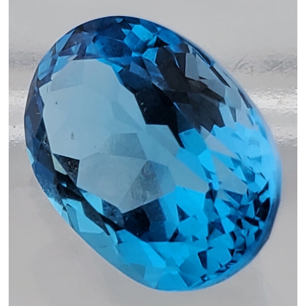 Topaz (17.3 ct, 18×13 mm Oval Faceted)