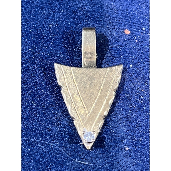 Gents 4.9g of 18K YG Handmade Arrowhead Charm with 1 0.07ct Diamond Set in a Four Claw Setting