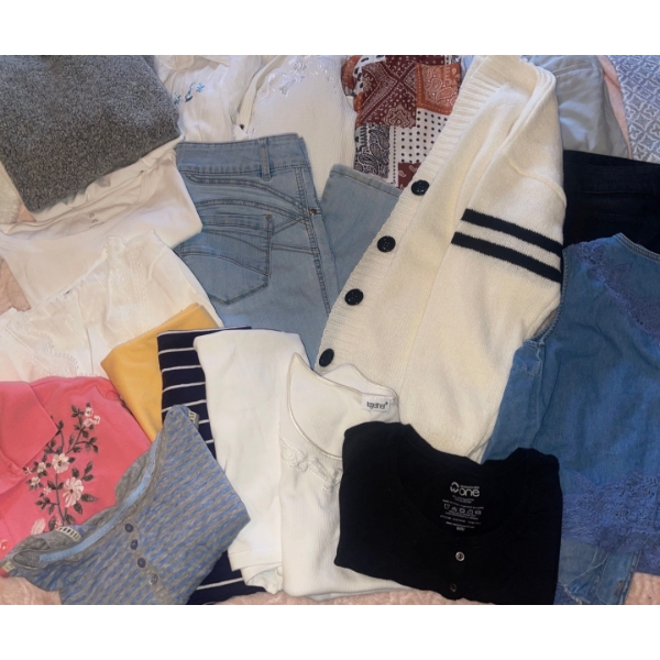 C25 Ladies Sweaters & Jeans Size 8 or M