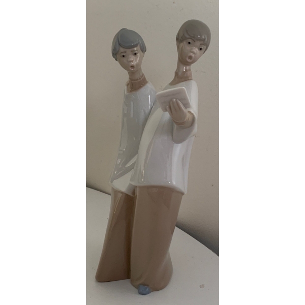 LLADRO Porcelain Choir Boys Figurine  - 8.5T   