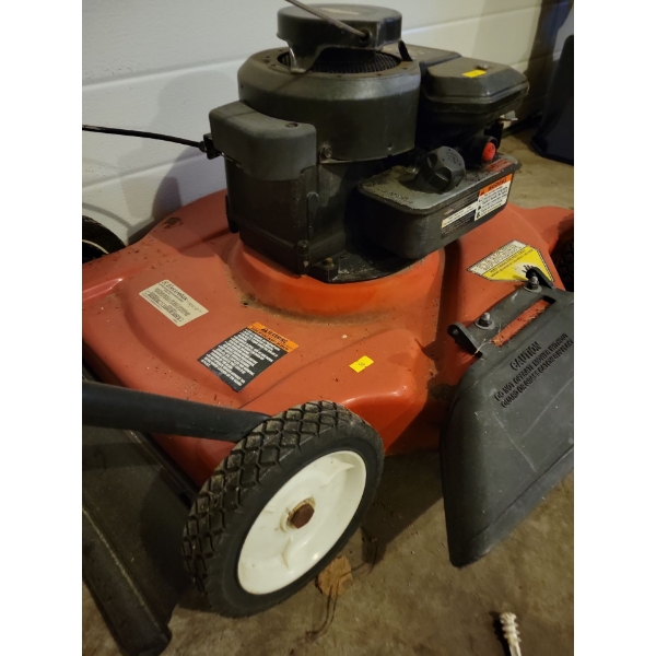 Briggs & Stanton 'Rally' 3.5HP Classic Gasoline Powered Lawn Mower