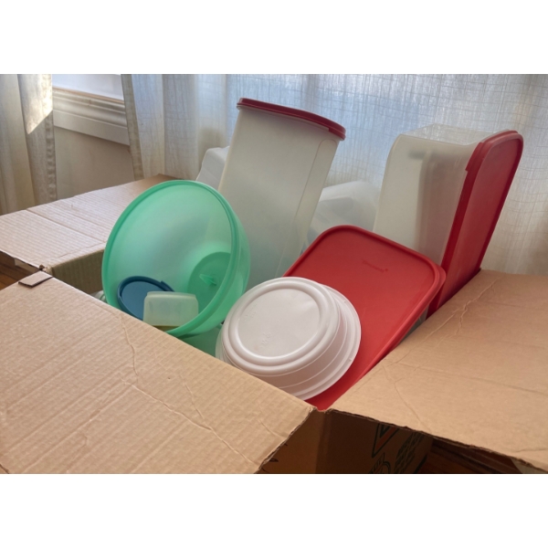 Box Of Plastic Containers w/Few Tupperware Pieces