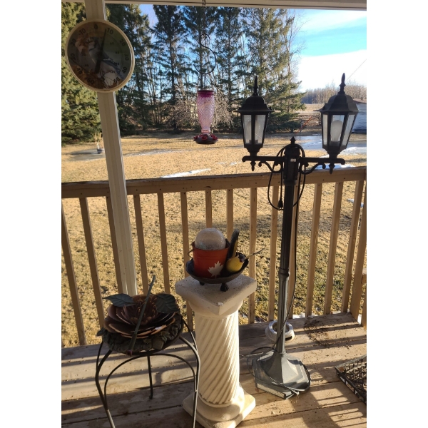 Outdoor Garden Lamp, Pedestal 28 h, Bird Feeders, Resin Chairs, Plastic Birdbath