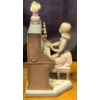 Image 3 : LLADRO Porcelain 'Girl At Piano' 6.5x8.5