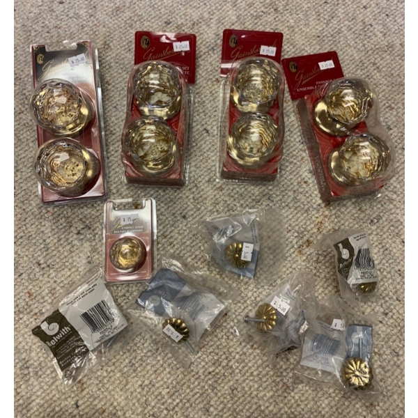 Lovely NEW Gainsborough Crystal Door & Cabinet Knobs w/ Shell Hardware 