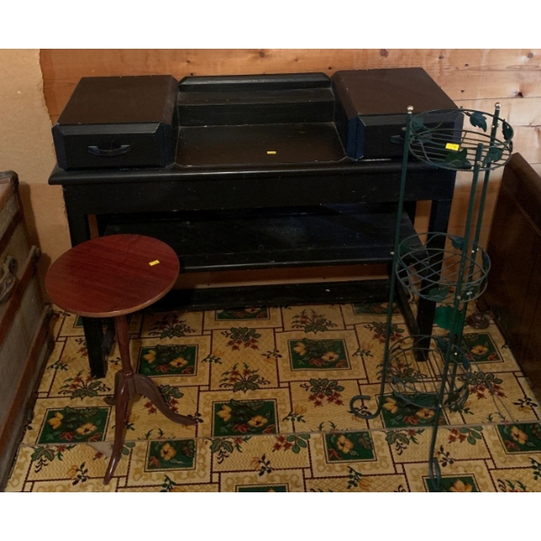 Desk w/ Stands (41W,14D, 32T) 