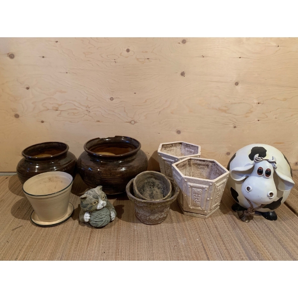 Set of Flower Pots and Garden Decor