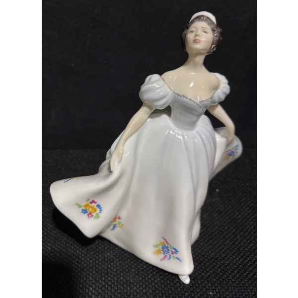 Royal Doulton Tableware LTD 1977 "Kate" Made in England-Bone China ( 8"tall)