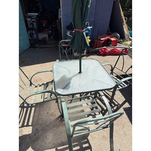  Outdoor patio set with seat cushions in box