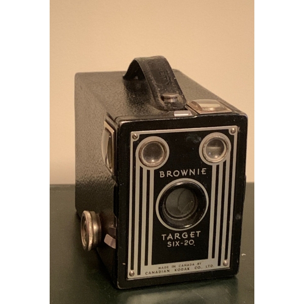 Antique "Brownie' Target SIX-20 Camera