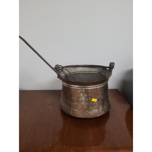 Vintage copper pot and two ladles - 10W, 8T 