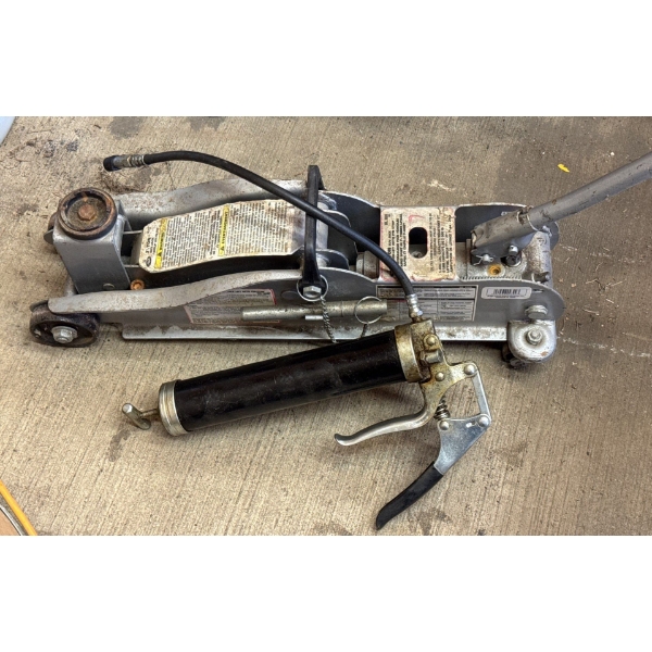 Gear Head Essentials - Grease Gun & Hydraulic Jack