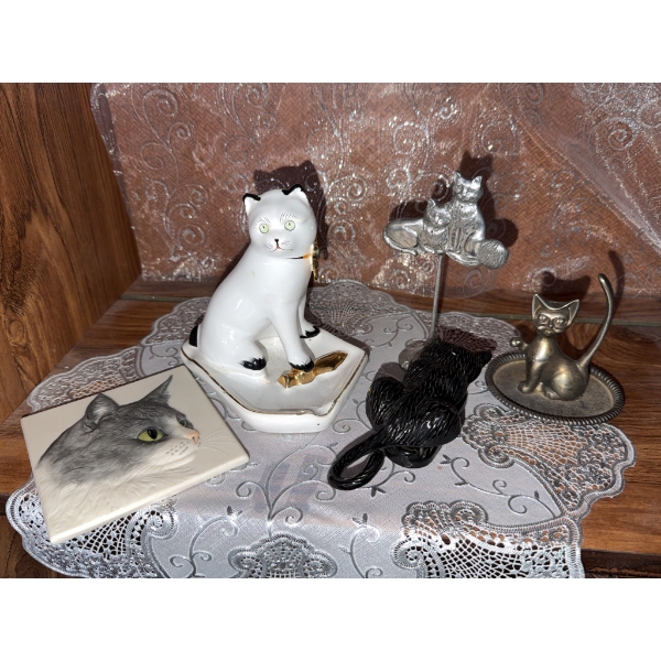 Cat Figurines and Decorative Objects