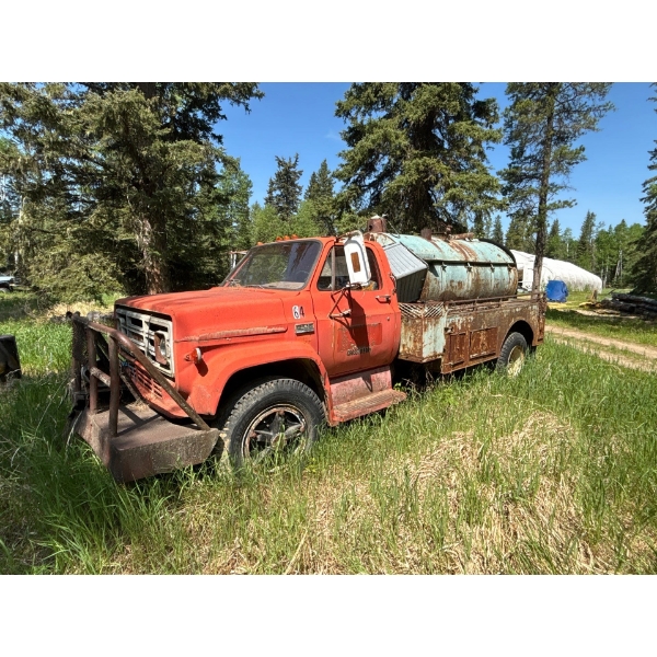 GMC Fuel Truck Not Running Pick UP Only  Great For someones Next Project. 