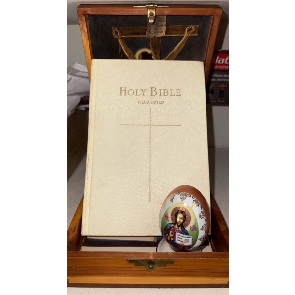 Vintage Holy Bible In Locking Wood Crate w/ Religious Decorative Egg 3T